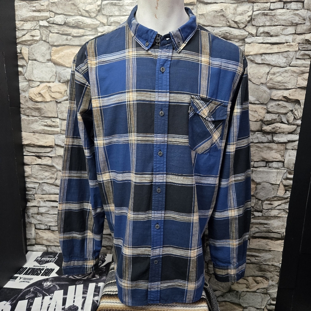 Levi's Men XL Long Sleeve Blue and Black Plaid Button Up Shirt